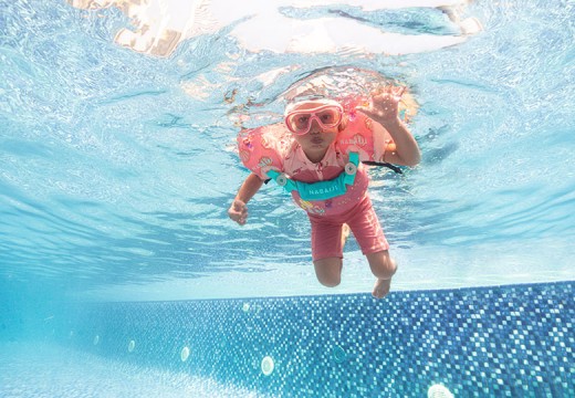 Kaip išmokyti vaikus plaukti